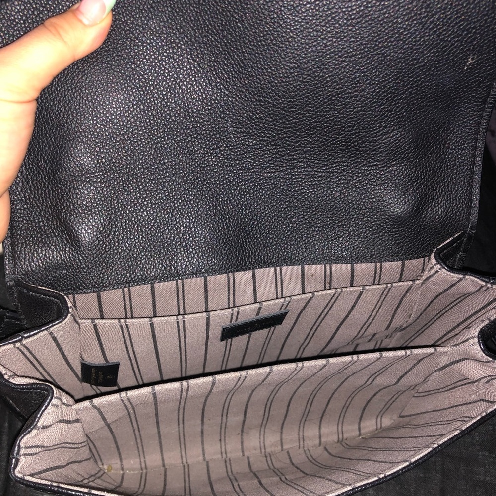 Louis Vuitton crossbody - Picture 6 of 7